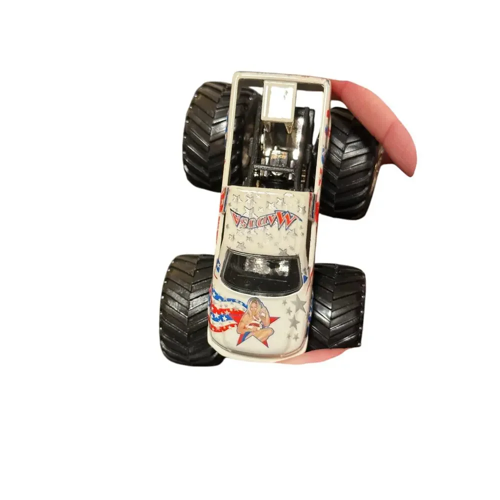 Hot Wheels Monster Jam Madusa 2 Time Champion Truck